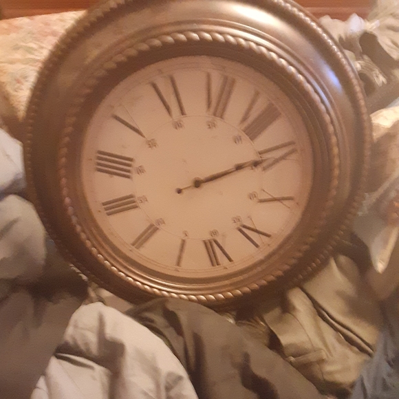 I have Jewelry- Betsy Johnson necklace - house decor- coach 👛 and a poppet purs - Picture 8 of 16